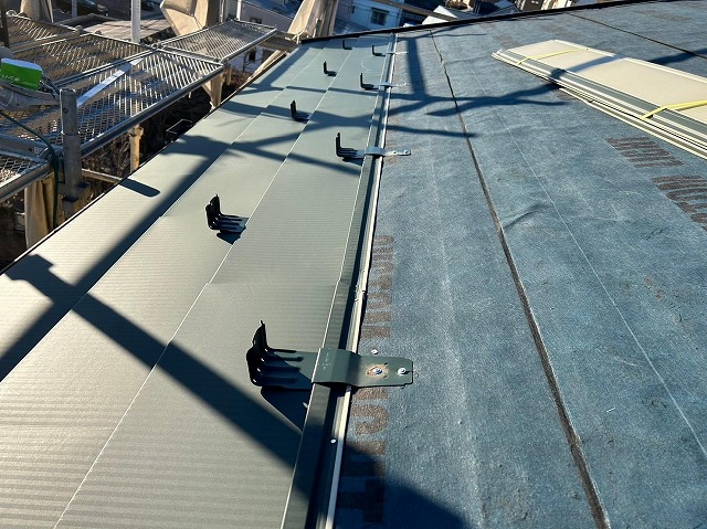 甲府市　屋根カバー工事